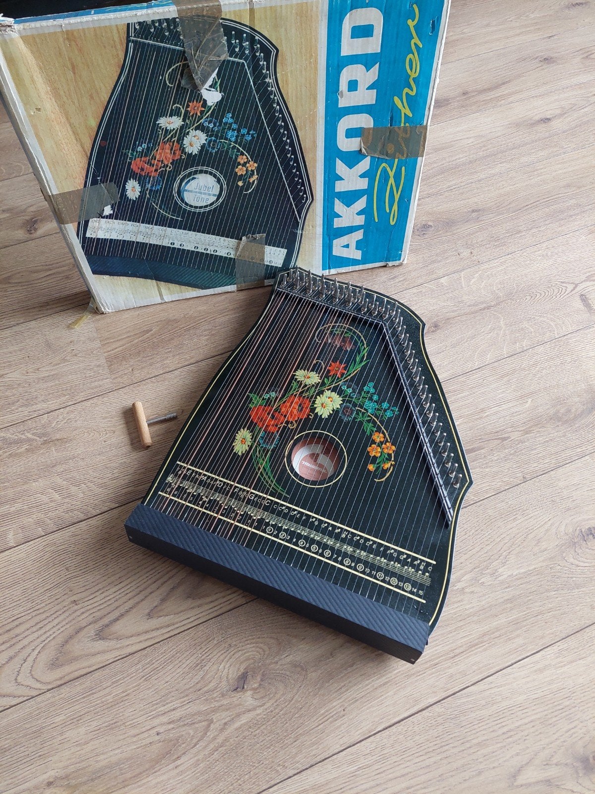 Jubel Tone Akkoord Zither - 50x40 cm met stemsleutel, Ophalen of Verzenden