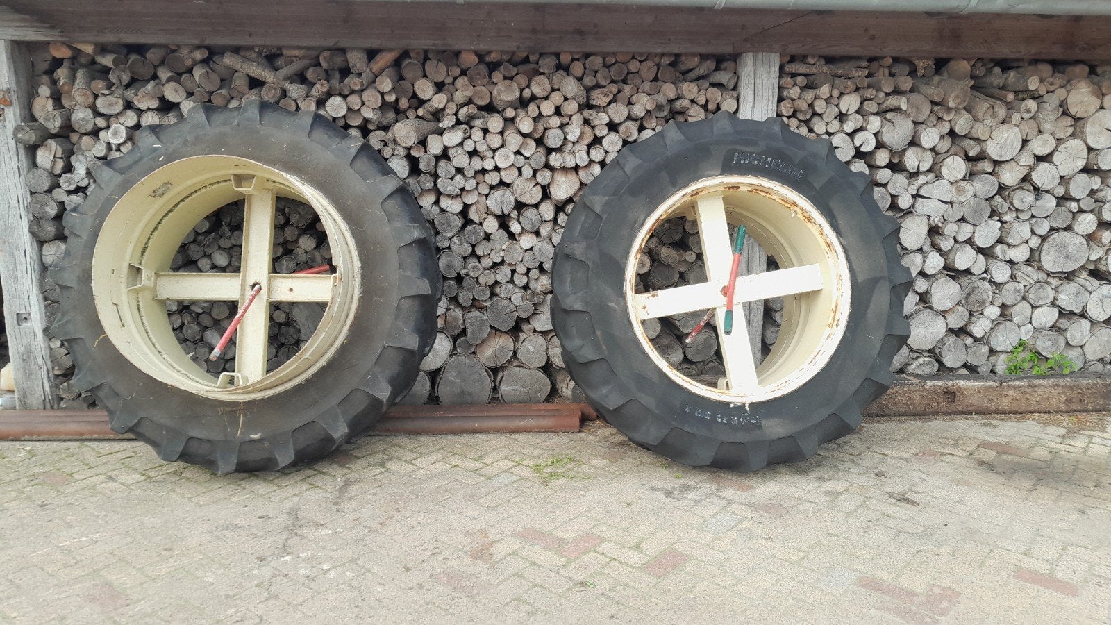 te koop Michelin dubbellucht banden  18.4. 38 bib x, Ophalen