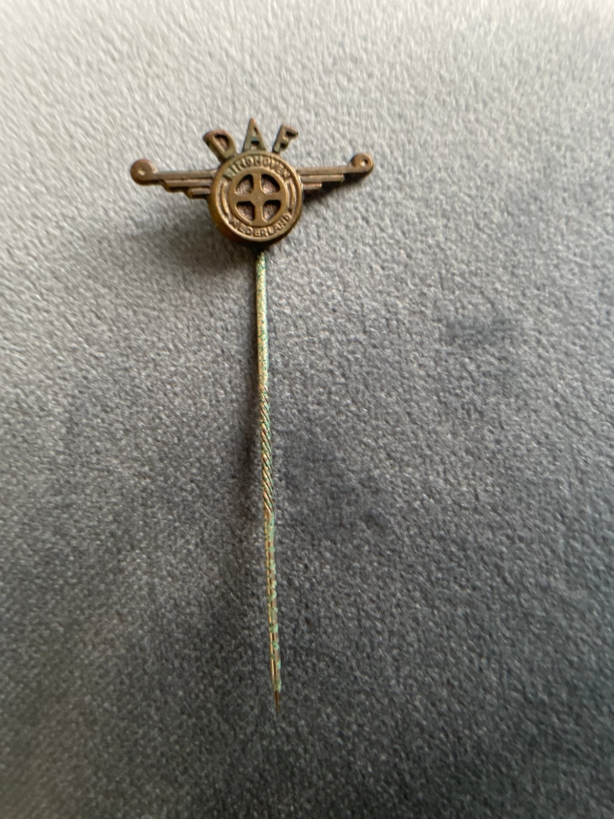 Vintage DAF Eindhoven Nederland Speldje Pin, Verzamelen, Speldjes, Pins en Buttons, Ophalen of Verzenden, Gebruikt, Merk, Speldje of Pin