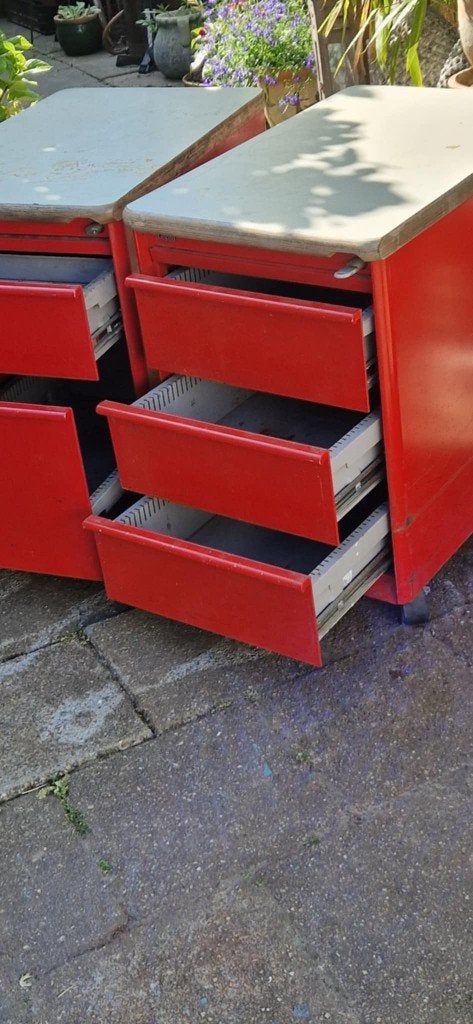 2 vintage Gispen metalen ladekasten op zwenkwielen(brocante), Huis en Inrichting, Kasten | Ladekasten, Ophalen, Minder dan 50 cm
