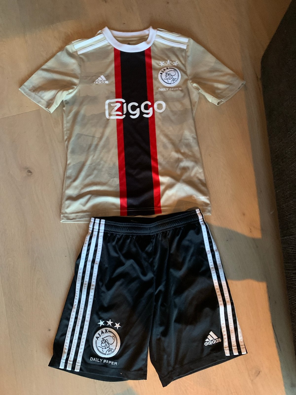 Ajax uit tenue maat 152 zo goed als nieuw, Ophalen, Zo goed als nieuw, Jongen, Sport- of Zwemkleding