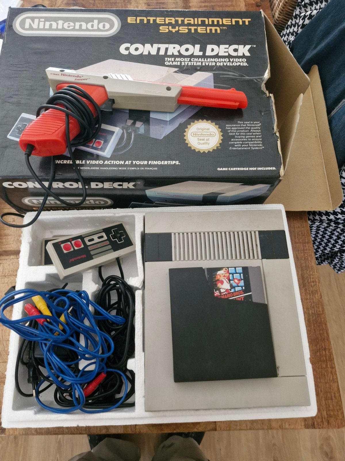 Nintendo Entertainment System (NES) Control Deck, Ophalen of Verzenden, Gebruikt, Met 1 controller, Met zapper/pistool