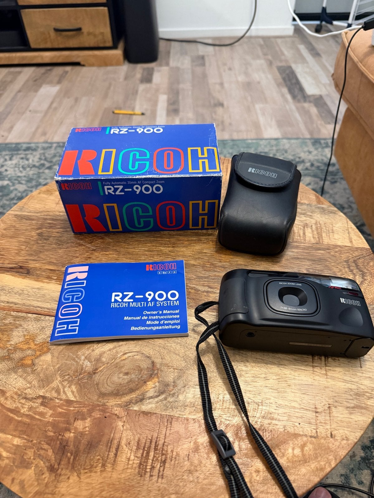 Ricoh RZ-900 Compact Camera met Zoomlens en Accessoires, Ophalen of Verzenden, Zo goed als nieuw, Compact