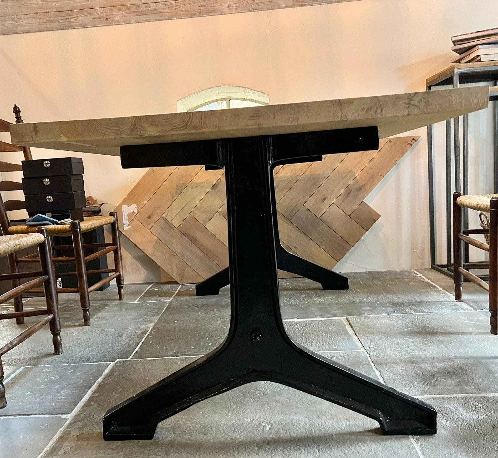 Stoere eetkamer tafel met industrieel onderstel, Ophalen of Verzenden, Zo goed als nieuw