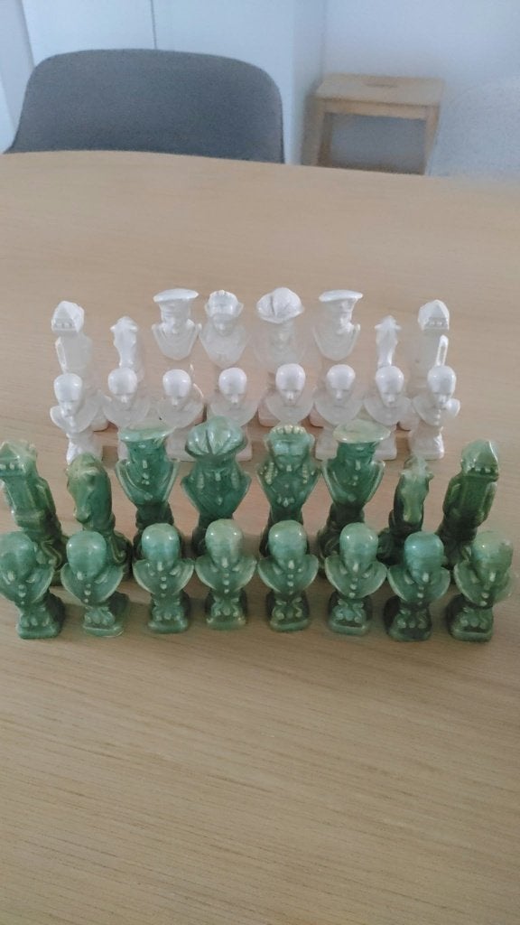 Porseleine/keramieke schaakstukken, Antiek en Kunst, Ophalen of Verzenden
