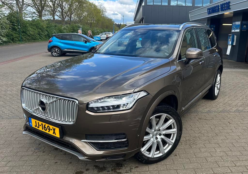Volvo XC90 2.0 T8 Twin Engine AWD Pi-hy AUT 2016 Bruin, Auto's, Euro 6, 7 stoelen, Bruin, 2187 kg