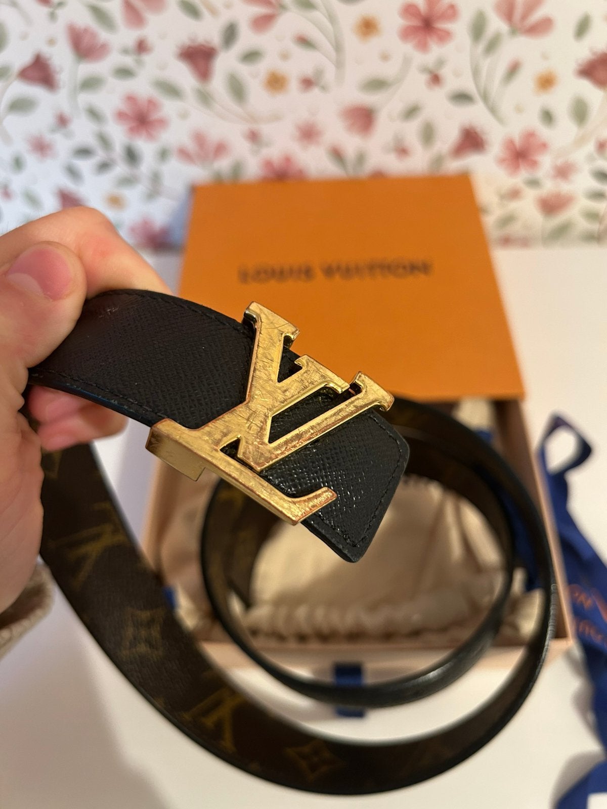 Louis Vuitton initials reversible belt, Kleding | Dames, Riemen en Ceinturen, Gedragen, Heupriem, Zwart, Ophalen