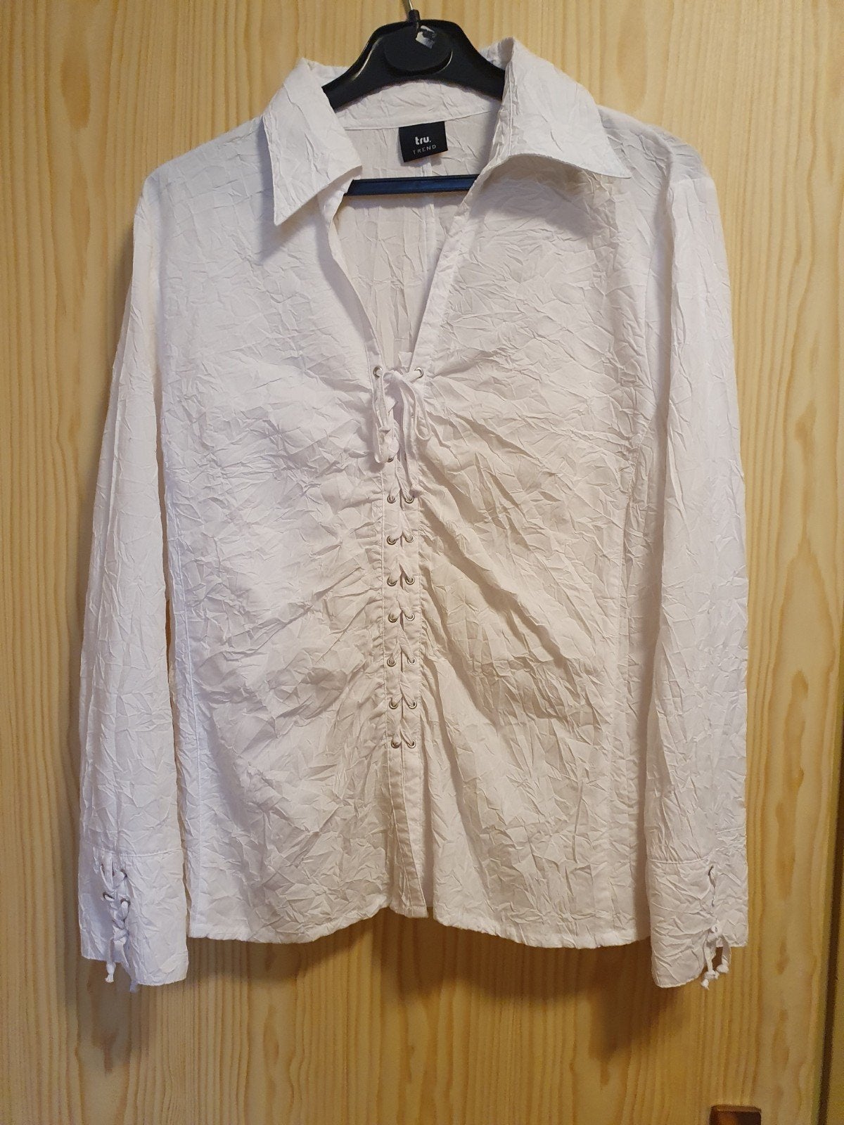 Witte bloese met vetersluiting., Kleding | Dames, Wit, Tru trend, Zo goed als nieuw, Ophalen