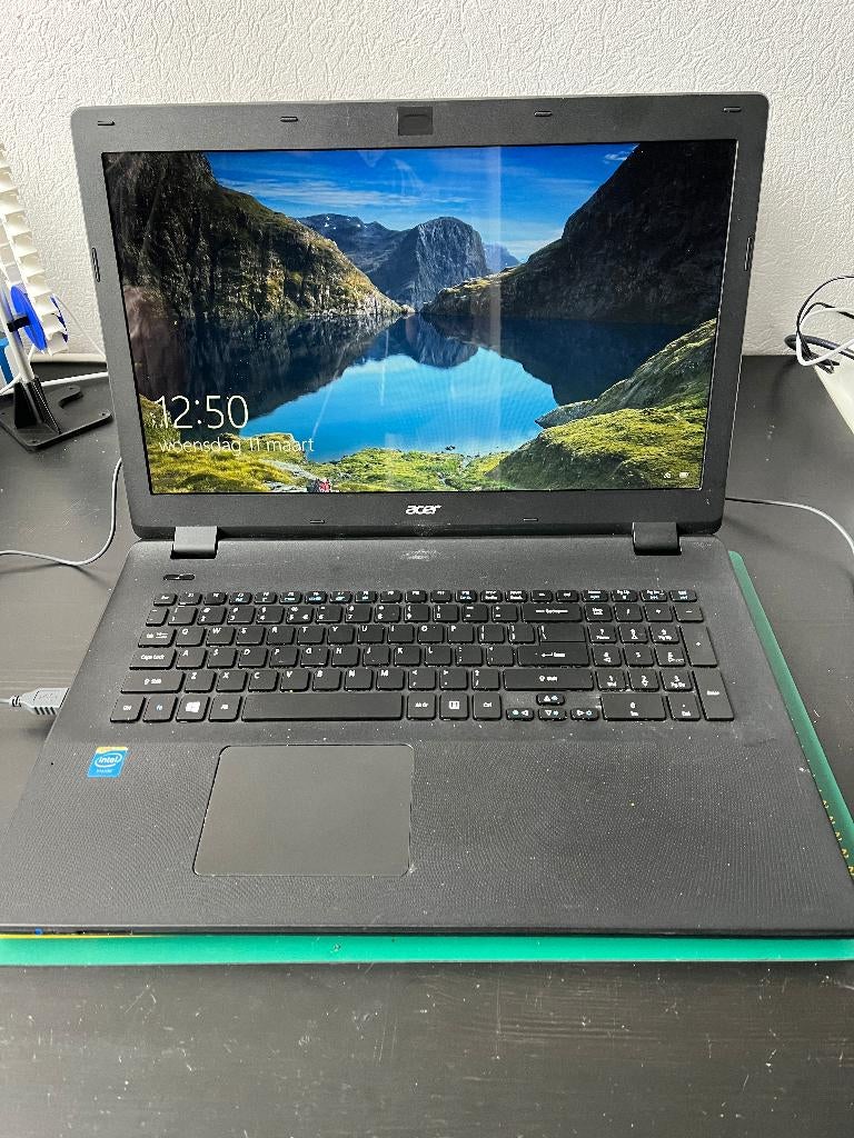 ACER laptop ES1-711 series, Ophalen, HDD, 2 tot 3 Ghz, Qwerty