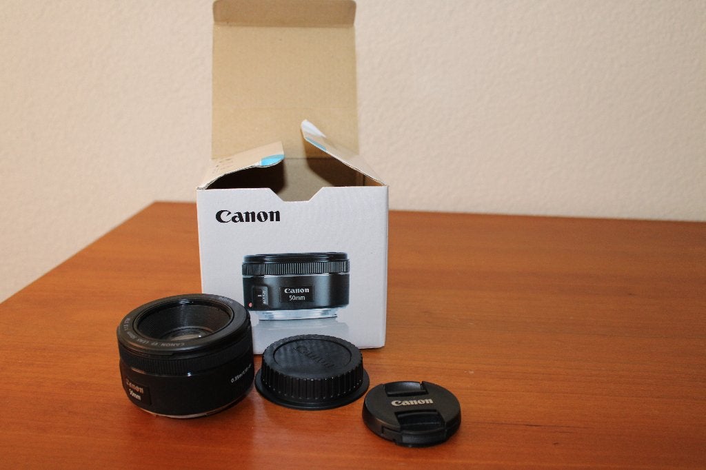 Canon EF 50mm f/1.8 STM vaste lens met doppen en doos, Canon, Autofocus, Ophalen of Verzenden, Zo goed als nieuw