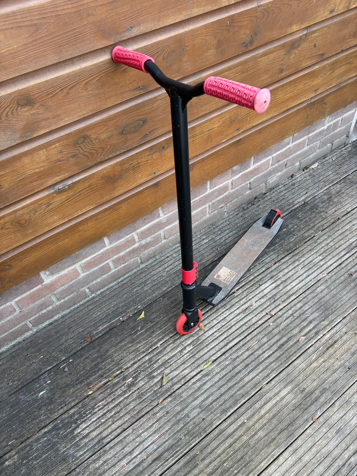 Stuntstep zwart/rood (merk: OTRS), Fietsen en Brommers, Steps, Ophalen, Gewone step