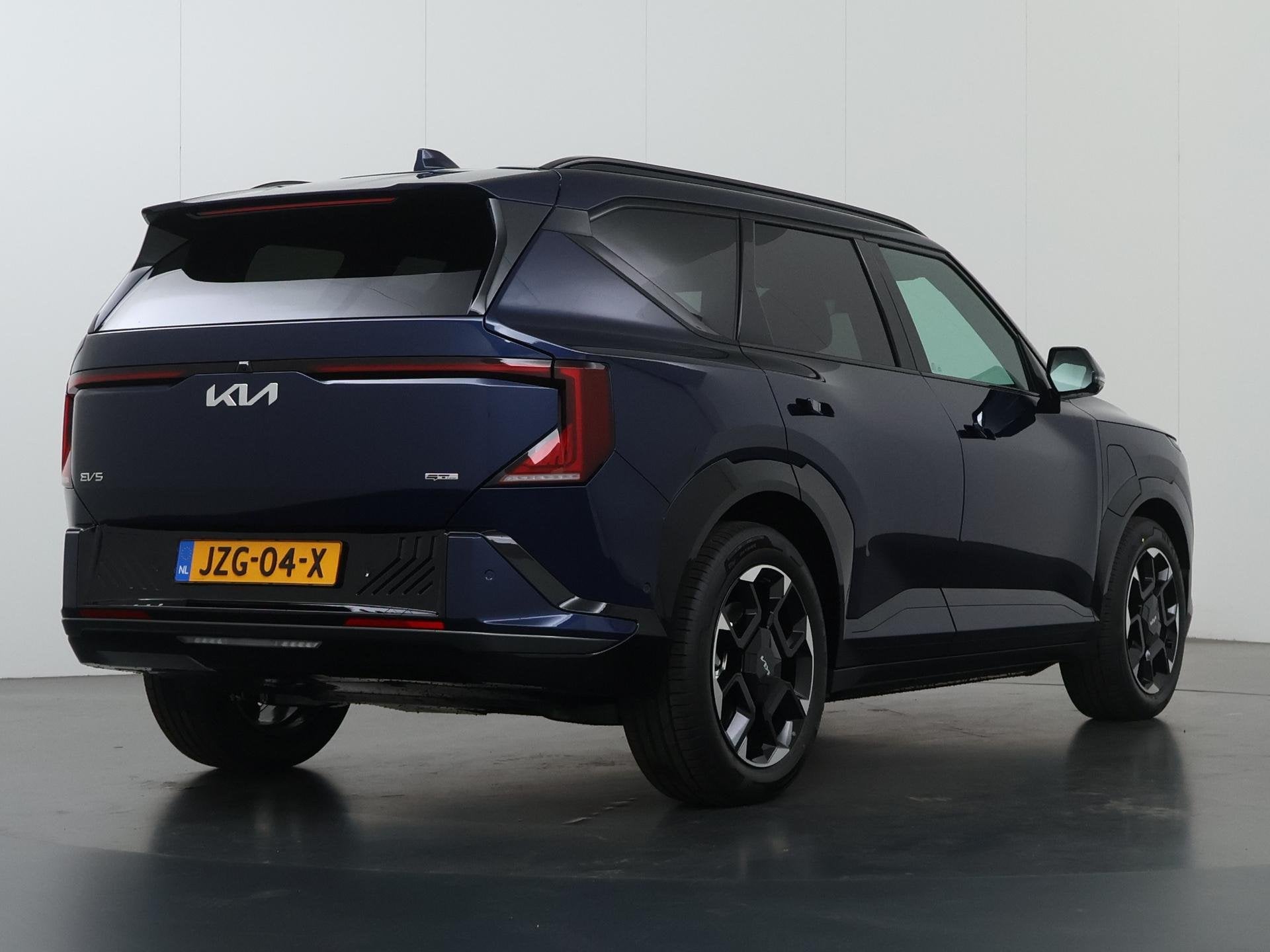 Kia EV5 GT-PlusLine 81.4 kWh BESCHIKBAAR VANAF 01-12-2026 |, Auto's, 81 kWh, 510 min, Blauw, 505 km