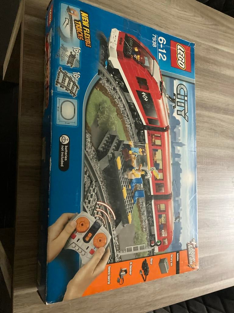 Lego City Passagierstrein 7938 met afstandsbediening, Ophalen of Verzenden, Zo goed als nieuw