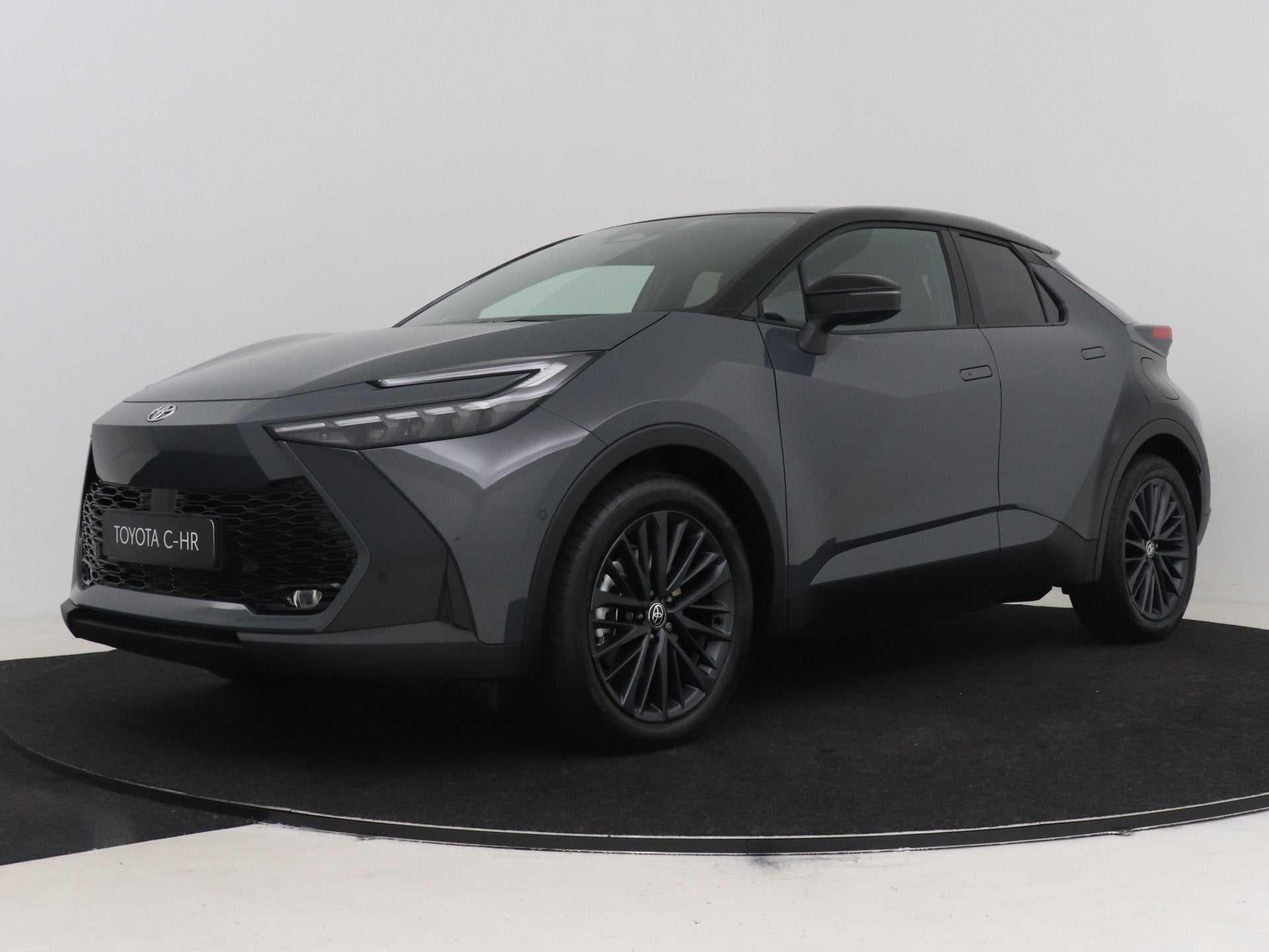 Toyota C-HR 2.0 Plug-in Hybrid 220 Premium (bj 2026), Auto's, 12 maanden, Zwart, 4 cilinders, 1650 kg
