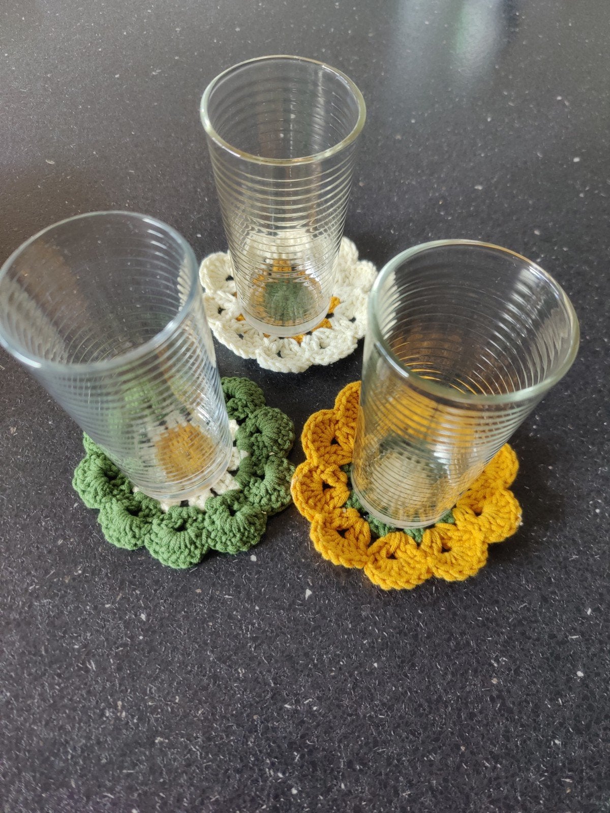 Vintage gehaakte onderzetters, 12 cm, zelf gehaald, Gebruikt, Glasonderzetter, Ophalen of Verzenden, Textiel