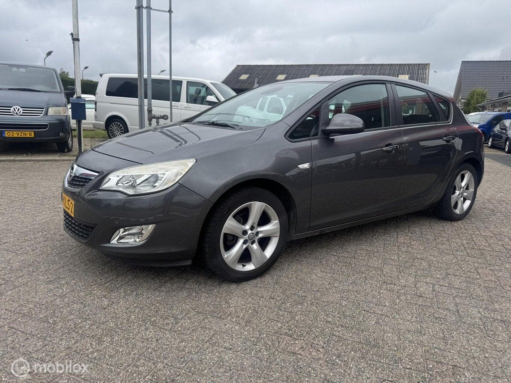 Opel Astra 1.6 Cosmo, Voorwielaandrijving, Euro 5, 1250 kg, 680 kg
