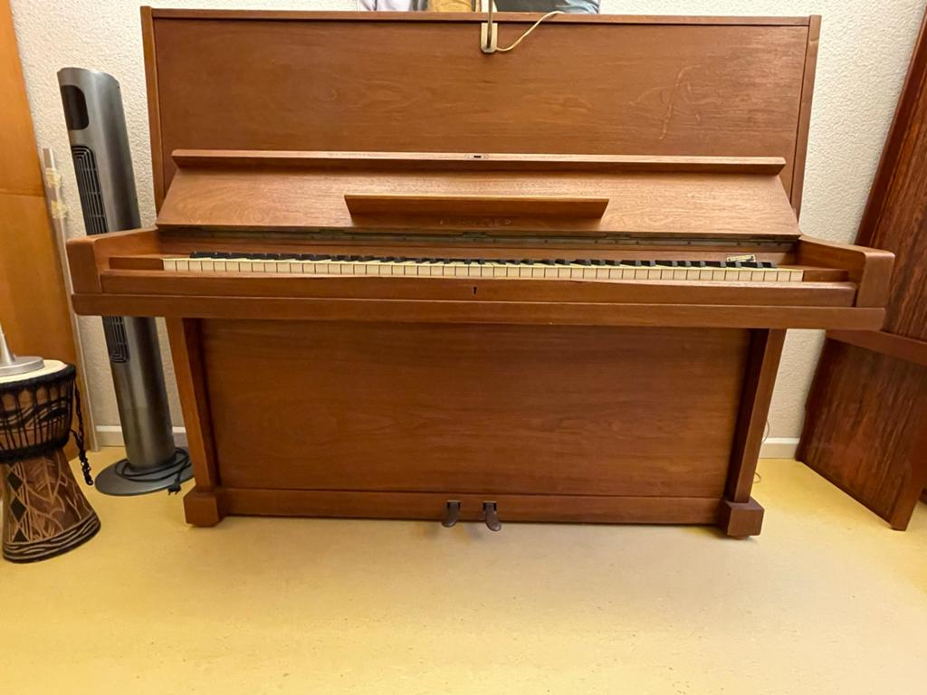 Forster piano in zeer goede staat, jaarlijks gestemd, Ophalen, Zo goed als nieuw, Bruin, Piano