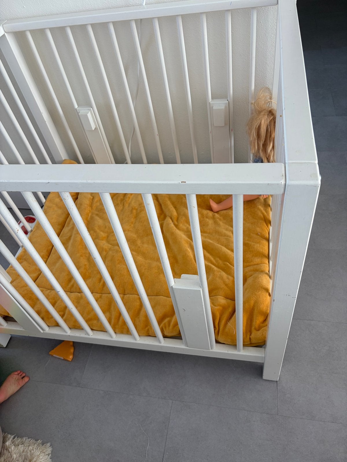 Wit houten ledikantje voor baby of peuter, Ophalen of Verzenden, Gebruikt, Ledikant