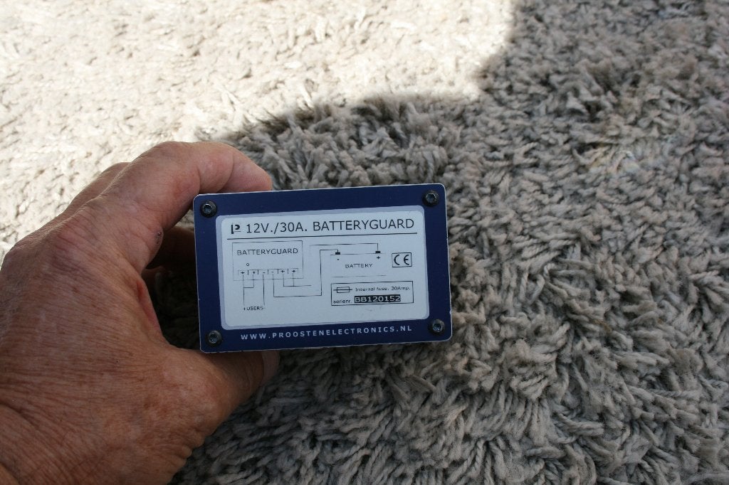 Battery Guard, Accu Beschermer 12V-30Amp uitgang verbruikers, Ophalen of Verzenden, Zo goed als nieuw, Motor en Techniek, Zeilboot of Motorboot