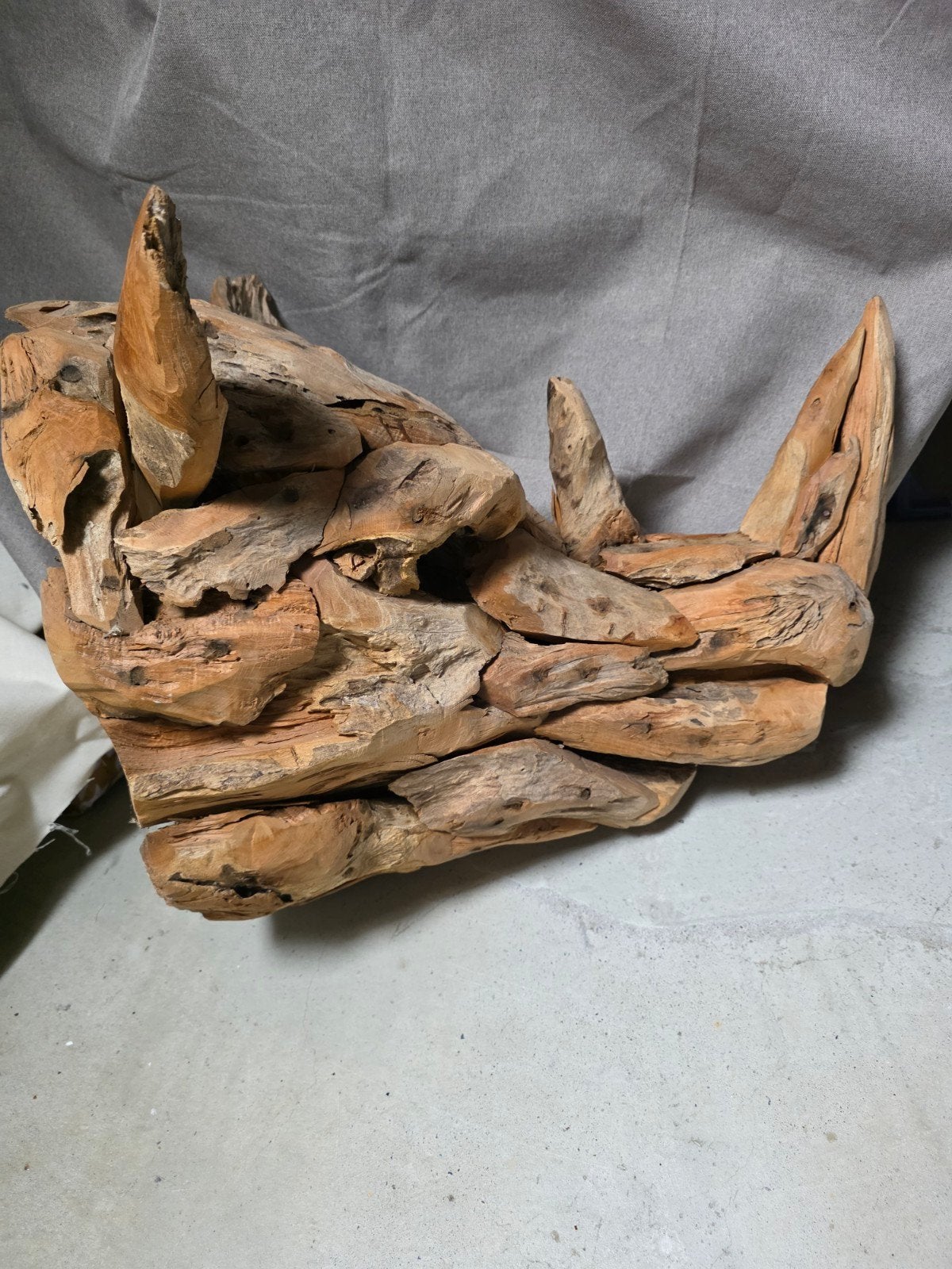 Unieke neushoorn sculptuur van drijfhout, Ophalen, 50 - 100 cm, Beeld, Hout
