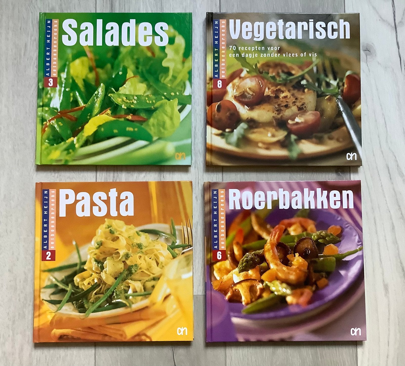 AH kookboeken - Vegetarisch - Salades - Pasta - Roerbakken, Ophalen of Verzenden, Zo goed als nieuw