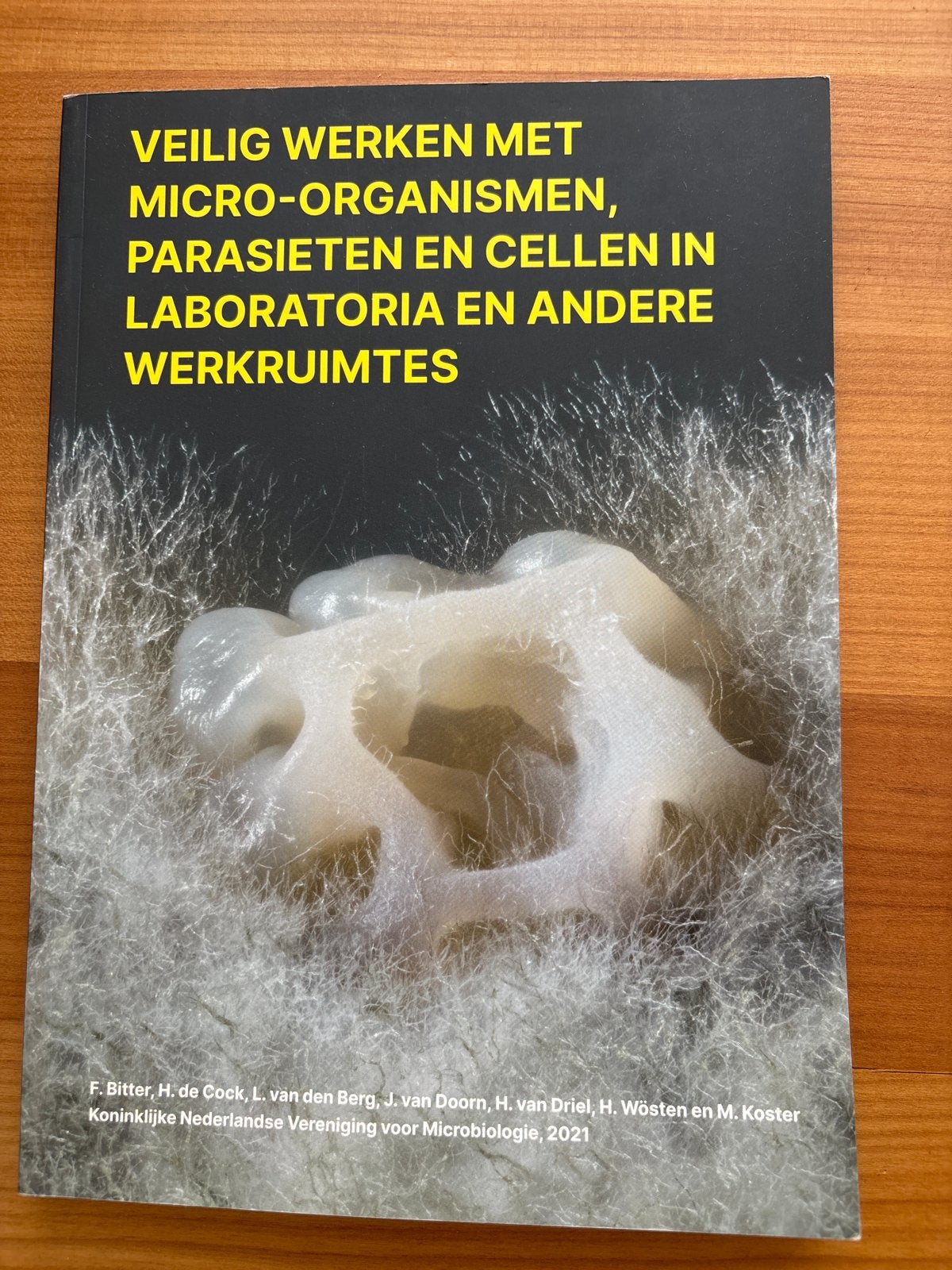 Veilig werken met micro-organismen, parasieten en cellen, Ophalen of Verzenden, Zo goed als nieuw, Natuurwetenschap