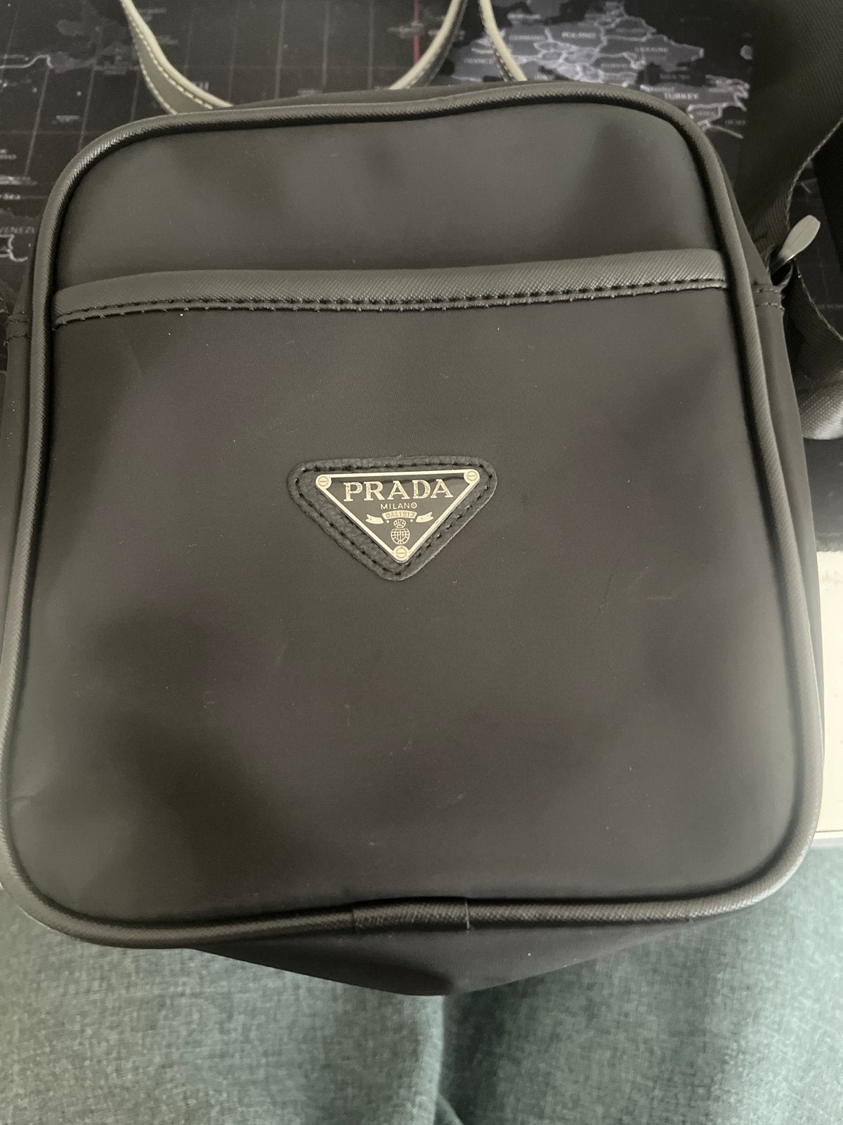 Prada Milano schoudertas - Zwart, Sieraden, Tassen en Uiterlijk, Tassen | Schoudertassen, Ophalen of Verzenden, Zo goed als nieuw