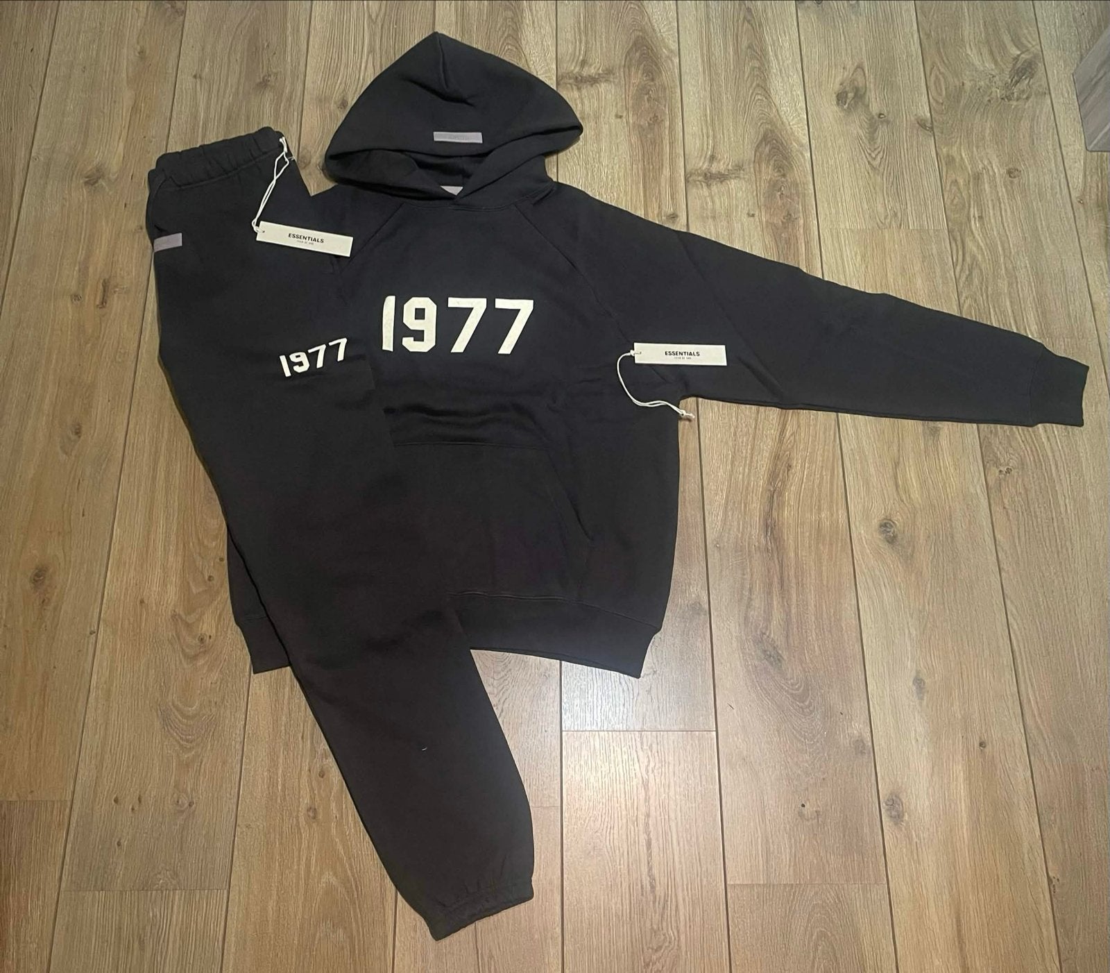 Fear of God Essentials 1977 Trainingspak Zwart, Ophalen of Verzenden, Zo goed als nieuw