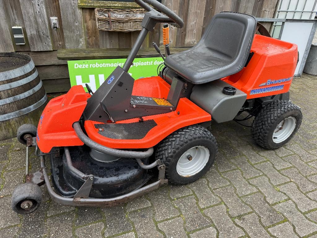 husqvarna rider zitmaaier handgeschakeld 2200 euro, Tuin en Terras, Ophalen, Zo goed als nieuw, 90 tot 120 cm