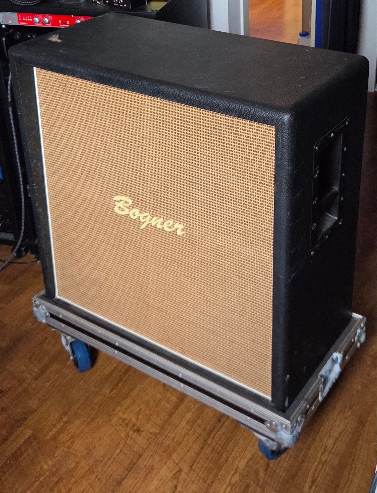 Bogner 4x12 V30 (2003 UK Celestion) met flightcase., Muziek en Instrumenten, Ophalen, Gebruikt, Gitaar, 100 watt of meer