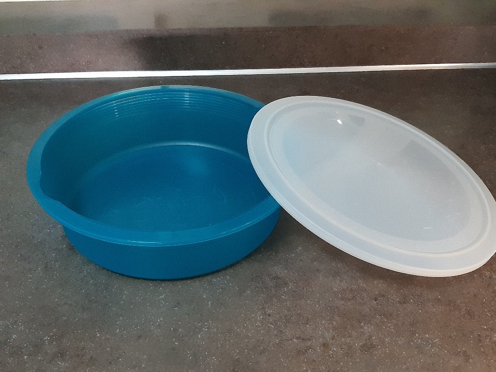 Tupperware grote voorraad schaal aqua 31 cm, Ophalen of Verzenden, Zo goed als nieuw, Schaal