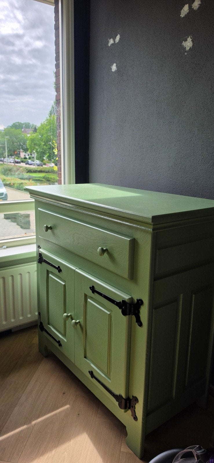 Oerdegelijke massief eiken commode / kast (Oisterwijk), Huis en Inrichting, Gebruikt, Met deur(en), Eikenhout, Landelijk