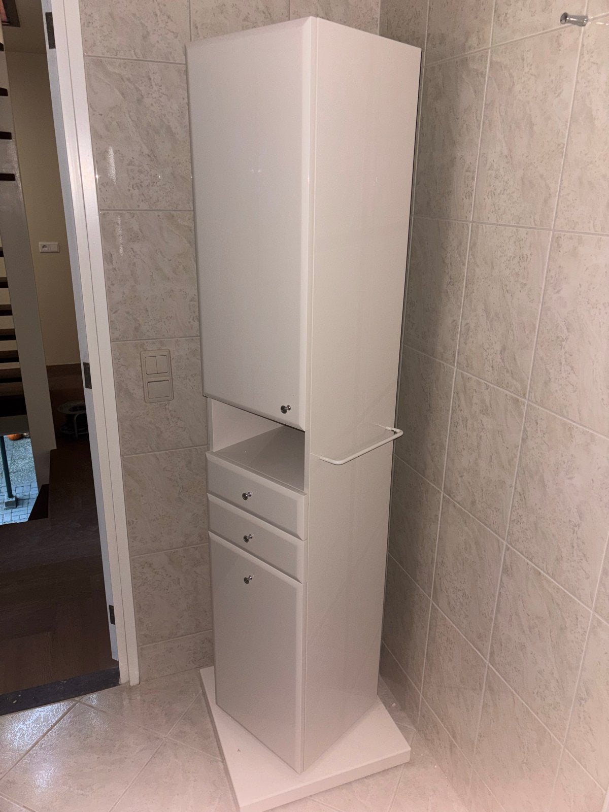 Witte badkamerkast met spiegel draaibaar spigelzuil, Huis en Inrichting, Ophalen, (Half)hoge kast, Minder dan 50 cm, Gebruikt