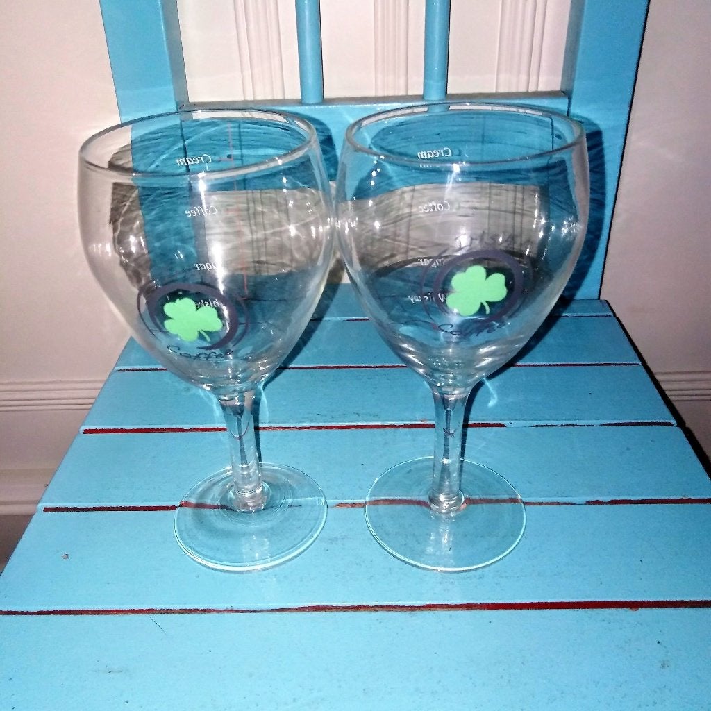 Irish Coffee glazen met groen klaver logo en recept 2x, Huis en Inrichting, Ophalen, Glas of Glazen, Gebruikt, Glas