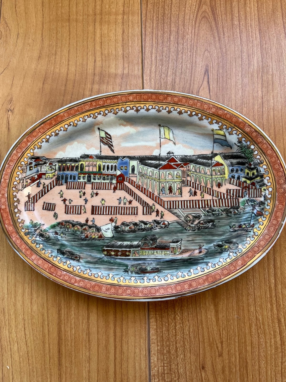 Antieke Chinese Canton Famille Rose Schotel met Havenzicht, Ophalen of Verzenden