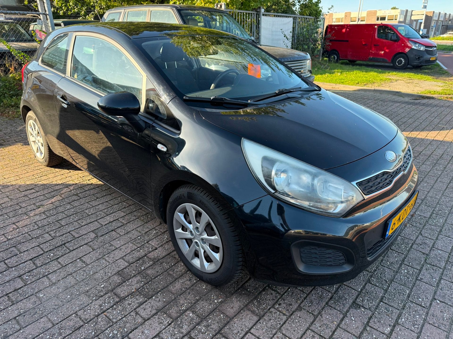 Kia Rio 1.2 CVVT Comfort Pack Airco 14-07-2027 APK, Auto's, Euro 5, 4 cilinders, Zwart, Origineel Nederlands