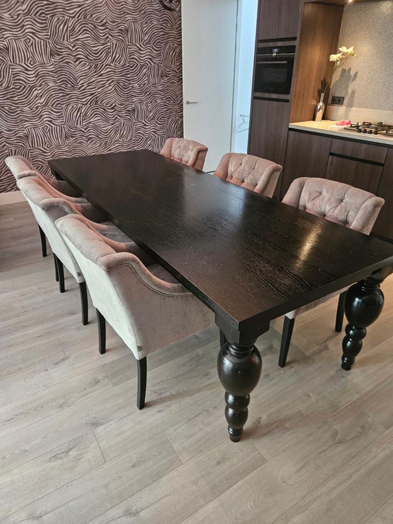 Volledig tafel set met stoelen. Massief hout, zwart gespoten, Ophalen of Verzenden