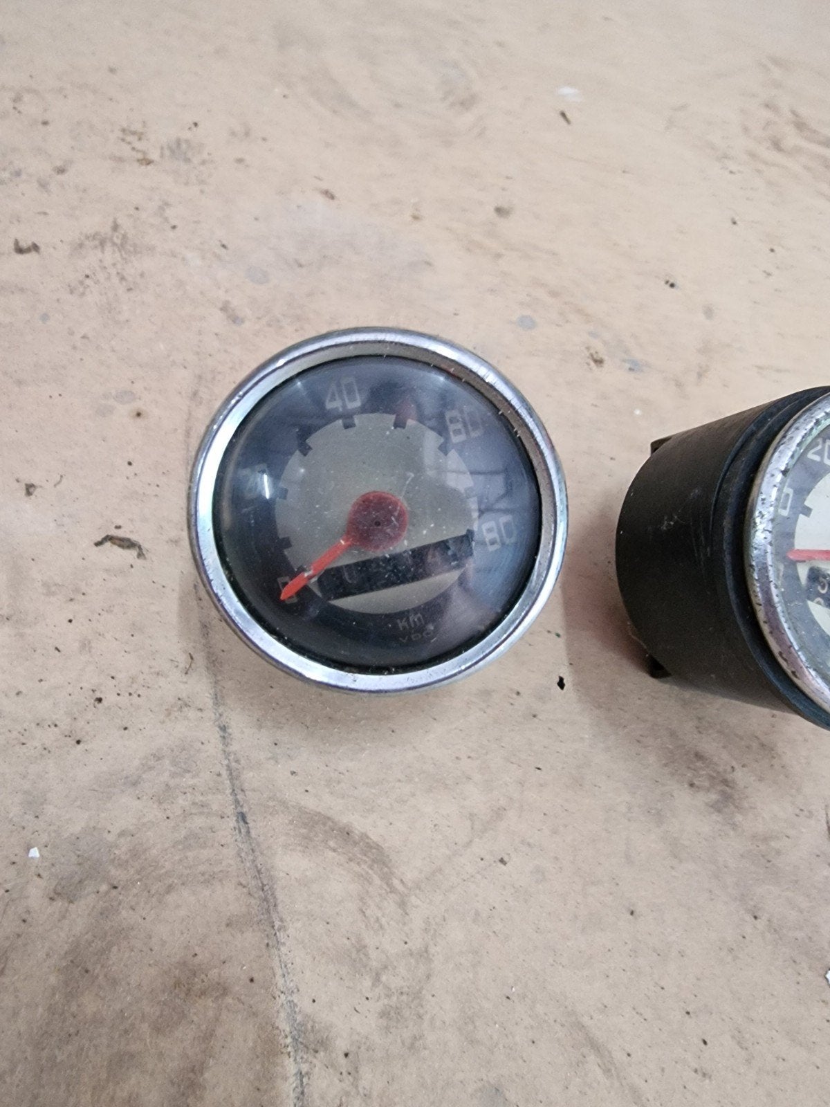 Puch VS MS MV 2x VDO km teller tot 60 km/h

1x goed werkend, Ophalen of Verzenden, Gebruikt, Overige typen, Puch