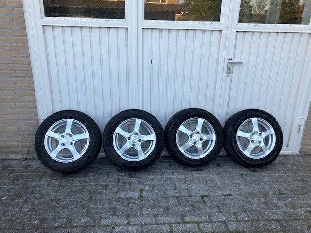 Winterset velgen met winterbanden Ford Fiesta, Auto-onderdelen, Ophalen, Gebruikt, 16 inch, Banden en Velgen