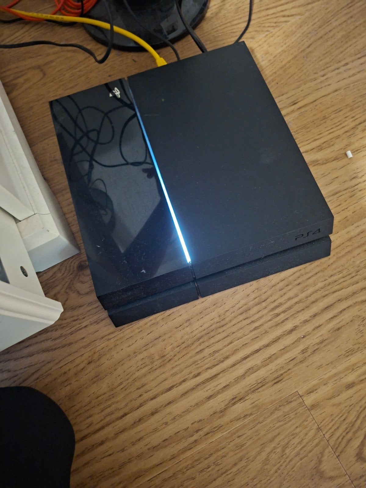 PS4 met controller en 2 games (Minecraft, FIFA 19), Spelcomputers en Games, Ophalen, 1 TB, Met 1 controller, Original