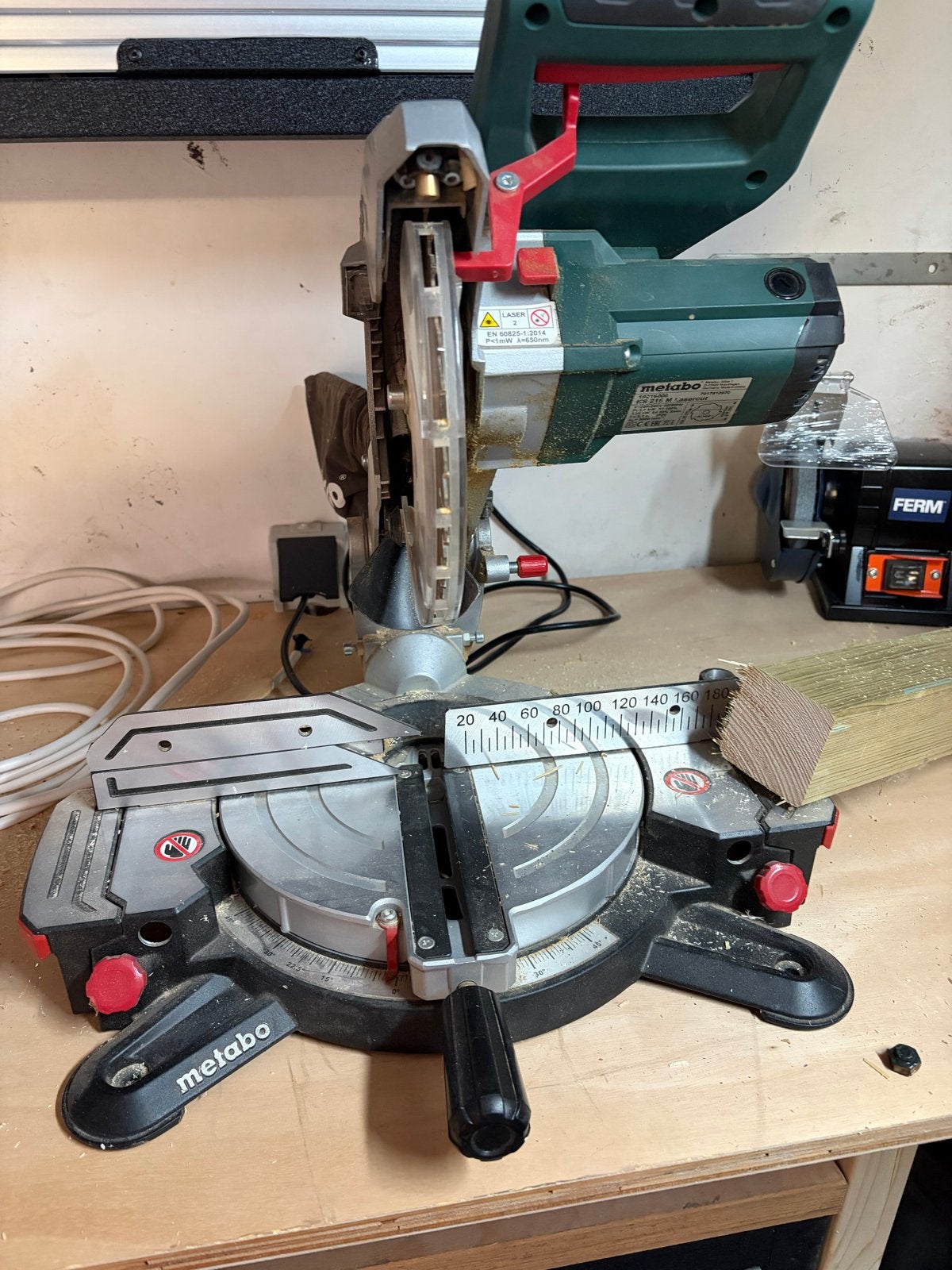 Metabo KS 216 M Lasercut Afkortzaag - Zo goed als nieuw, 70 mm of meer, Ophalen of Verzenden, Zo goed als nieuw, Afkortzaag