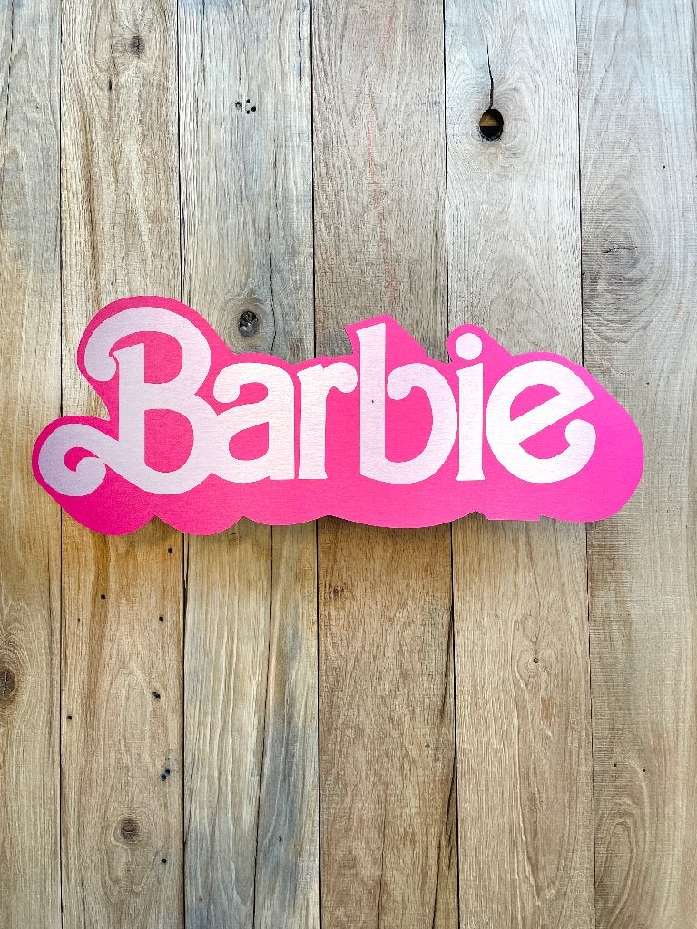 Reclamebord Barbie logo, aluminium, afmeting 57x23 cm, Ophalen of Verzenden, Nieuw, Reclamebord