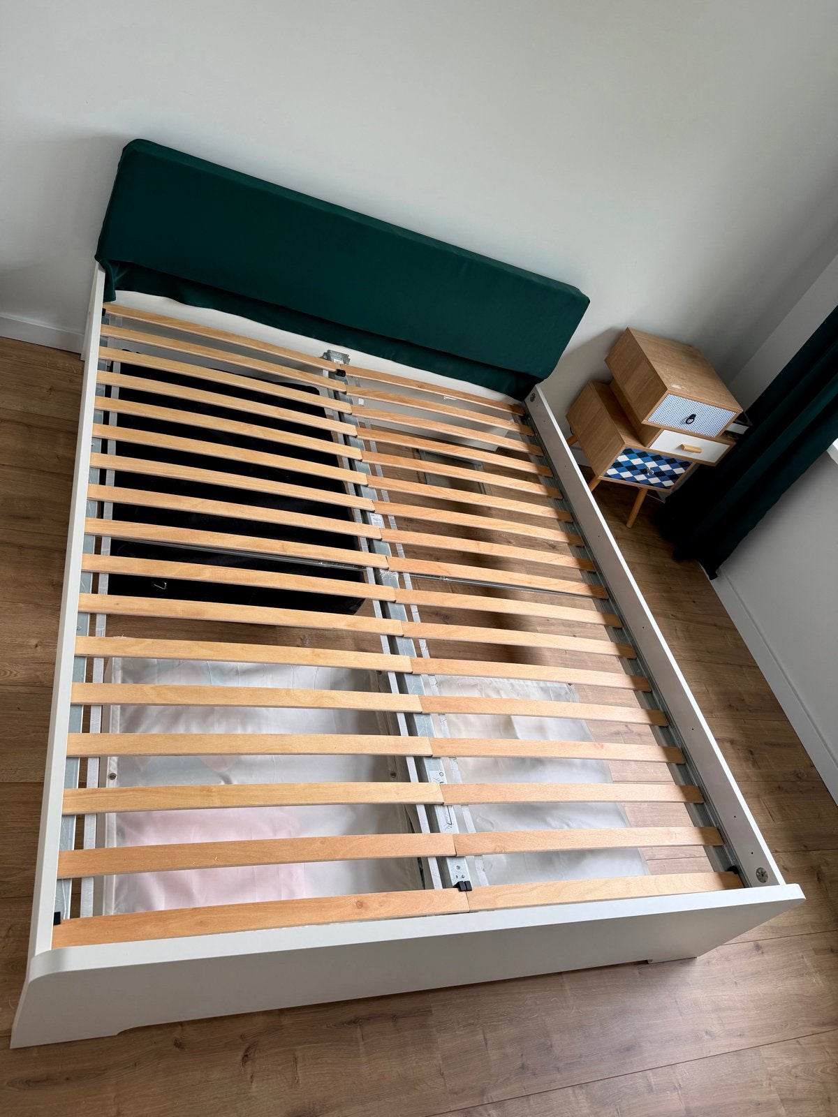 IKEA ASKVOLL bedframe 160x200 uniek hoofdeinde + lattenbodem, Ophalen, Wit, Tweepersoons, Zo goed als nieuw