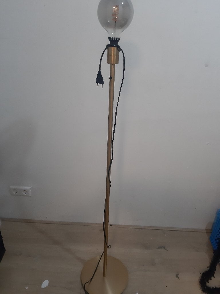 Vloerlamp Ikea Skaftet. Messingkleurig, Incl. ledlamp, Ophalen, Vloerlamp Ikea Skaftet. Messingkleurig,, Nieuw, E27 (groot)