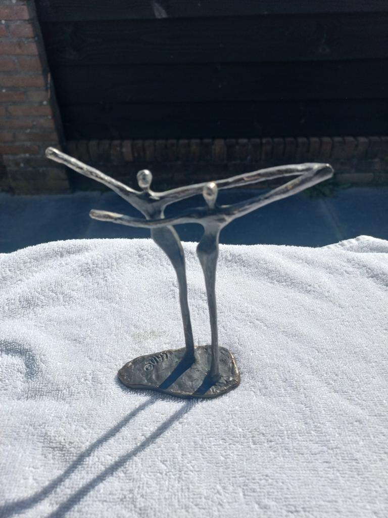 Bronzen sculptuur 'Samenspel' Corry Ammerlaan, Groep mensen, Minder dan 20 cm, Gemerkt, Ophalen of Verzenden
