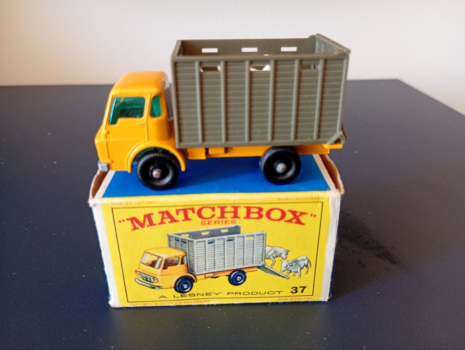 Lesney Matchbox #37 Cattle Truck in doosje, Ophalen of Verzenden, Zo goed als nieuw, Bus of Vrachtwagen