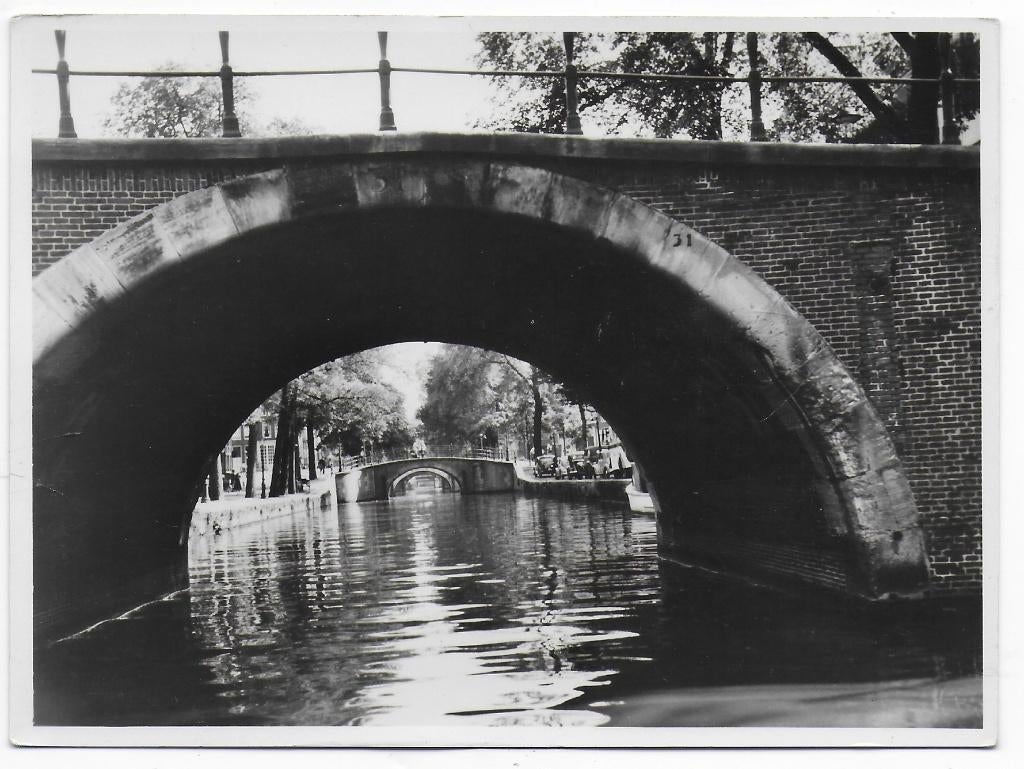 Amsterdam Reguliersgracht ongelopen Ansichtkaart 1951 B6631, Ophalen of Verzenden, 1940 tot 1960, Ongelopen, Noord-Holland