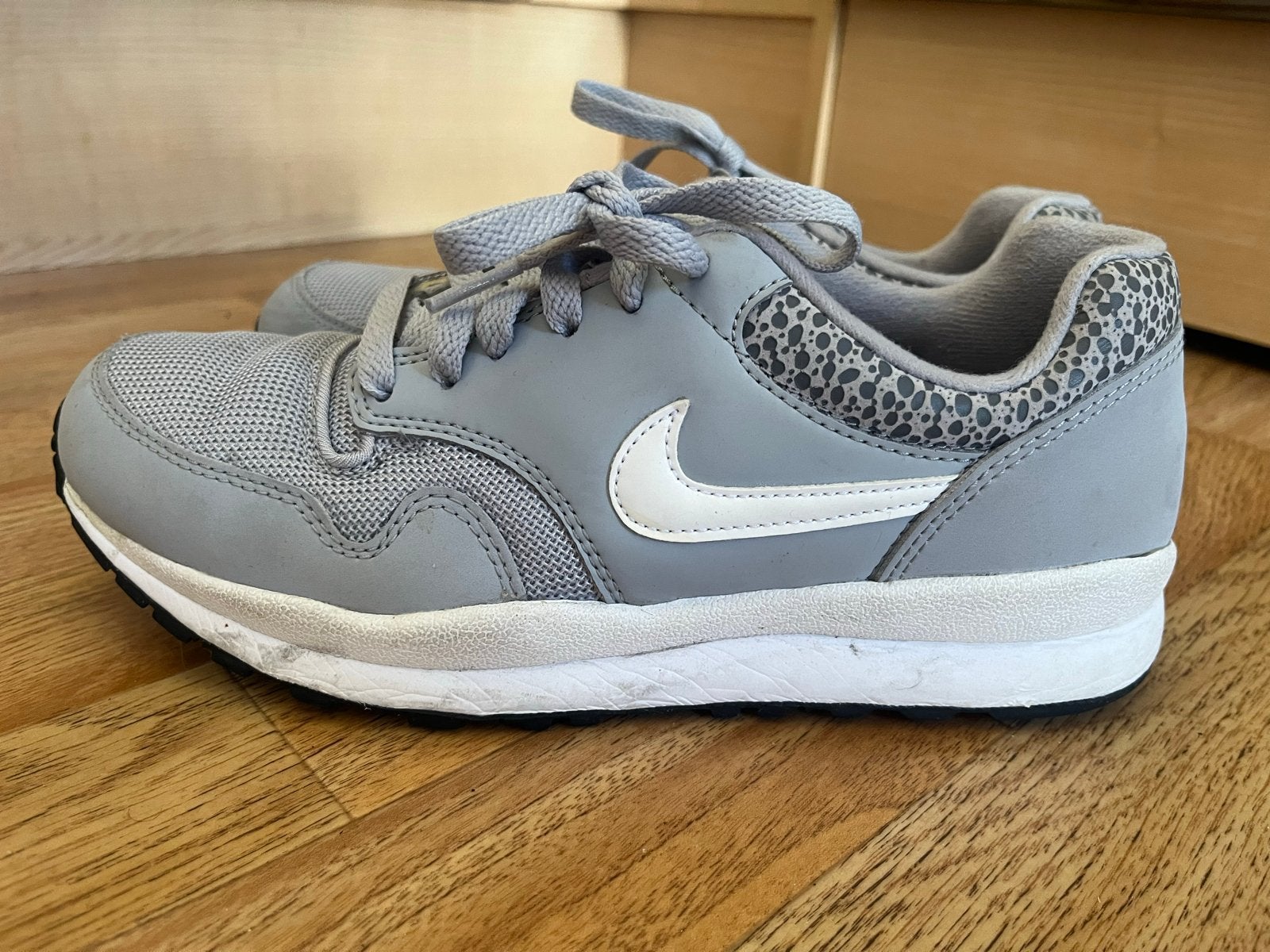 Nike Air Max 1 Safari Sneakers Maat 39 - Grijs, Kleding | Dames, Ophalen of Verzenden, Sneakers of Gympen, Grijs, Gedragen