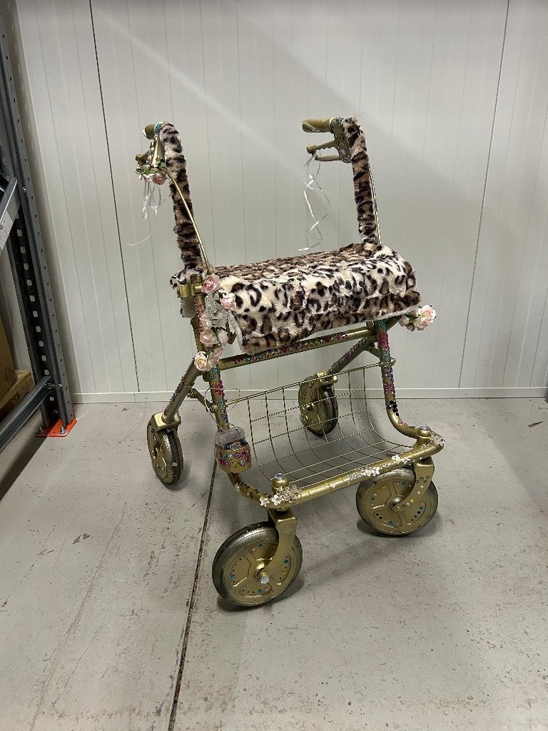 Versierde rollator met panterprint voor Sarah of Abraham, Ophalen, Gebruikt