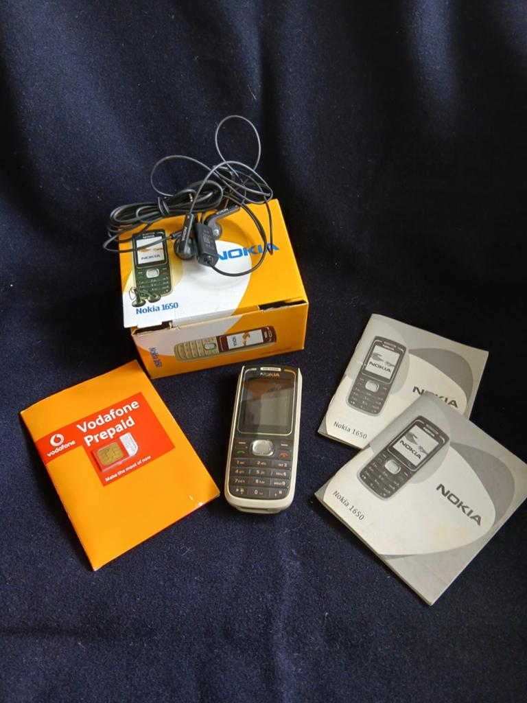 Nokia 1650 met doos en boekjes - Oplaadsnoer ontbreekt, Telecommunicatie, Mobiele telefoons | Nokia, Gebruikt, Geen camera, Zwart